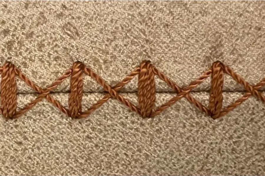 N2-2: a row of diamonds with a bar at each point